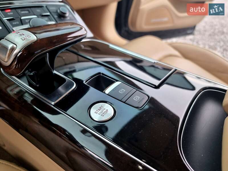 Седан Audi A8 2014 в Києві