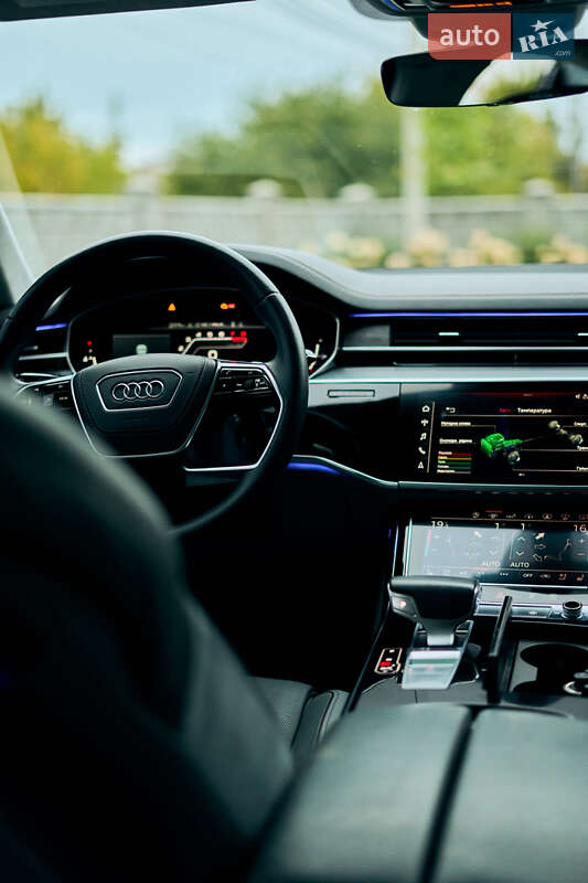Седан Audi A8 2019 в Ровно