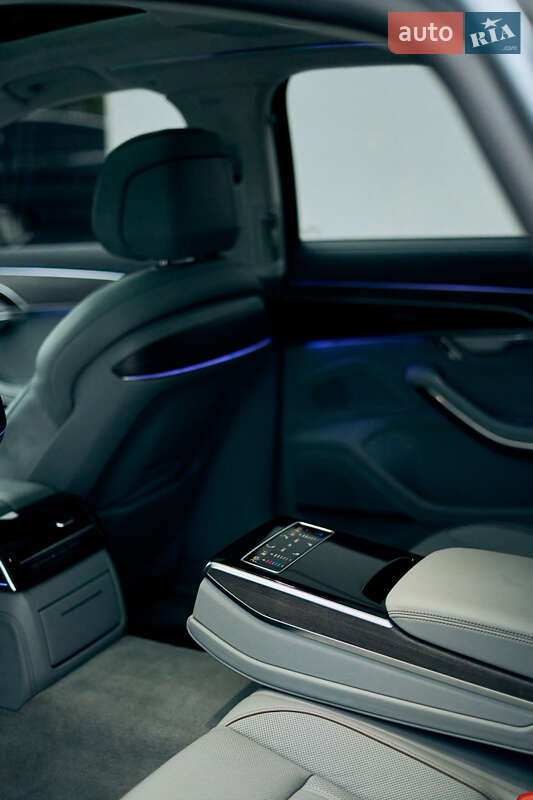 Седан Audi A8 2019 в Ровно