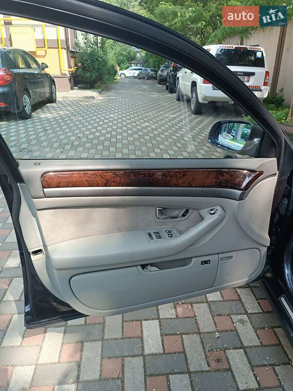 Седан Audi A8 2003 в Буче