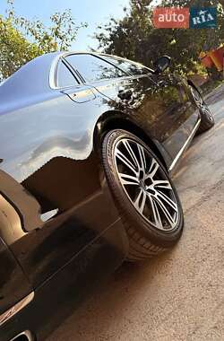 Седан Audi A8 2012 в 