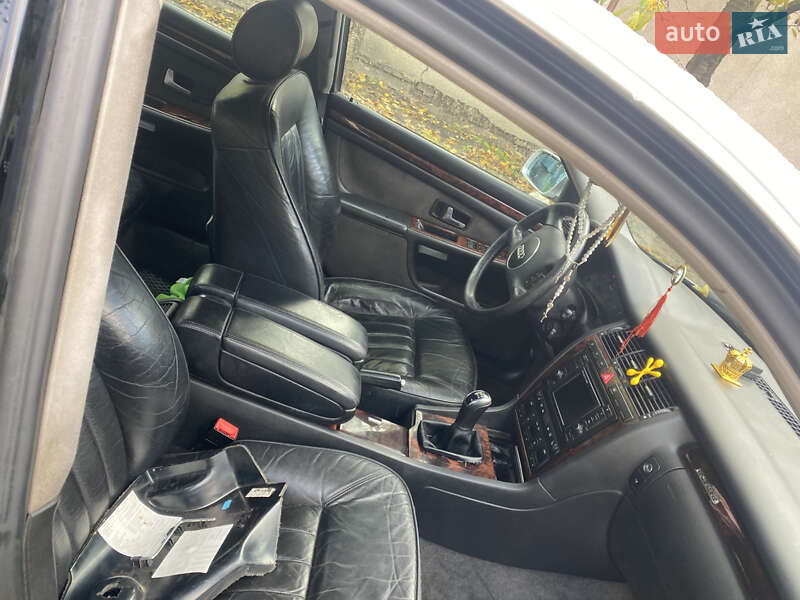 Седан Audi A8 2001 в Львові