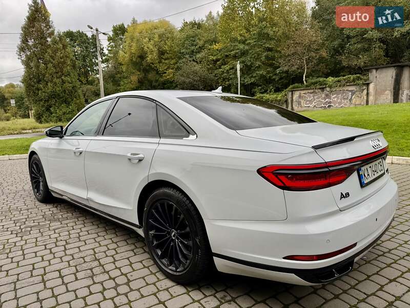 Седан Audi A8 2018 в Львове