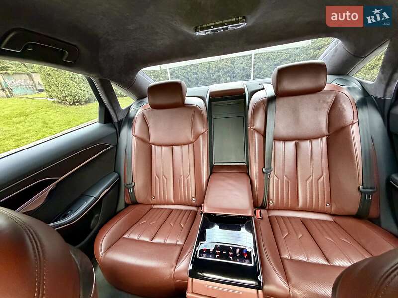 Седан Audi A8 2018 в Львове