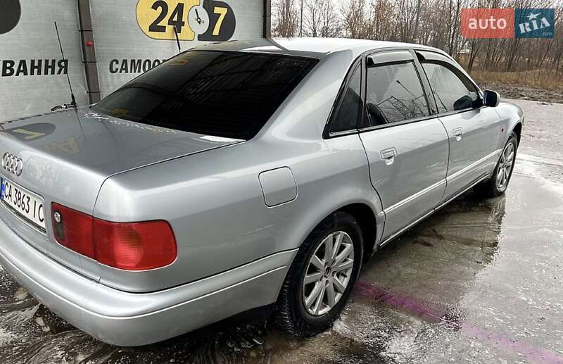 Седан Audi A8 1996 в Днепре