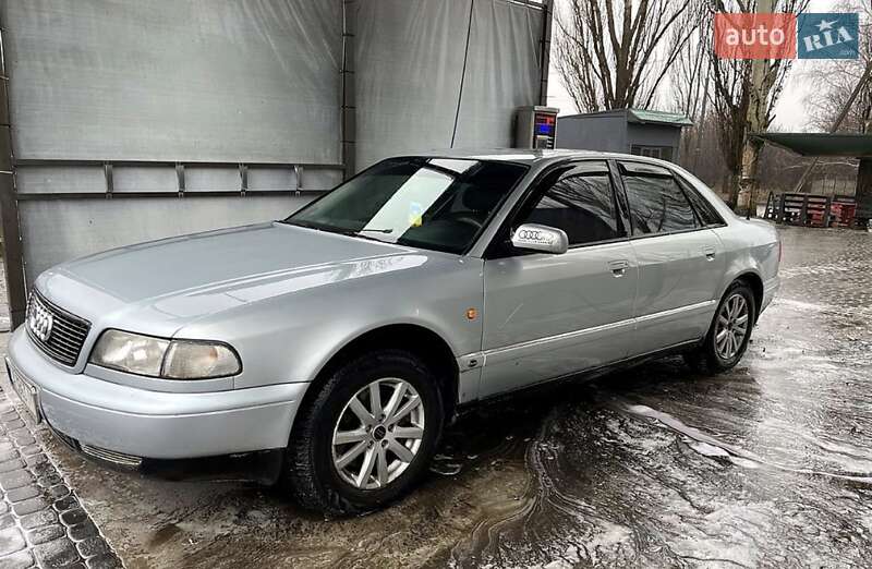 Седан Audi A8 1996 в Днепре