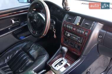 Седан Audi A8 1996 в Днепре