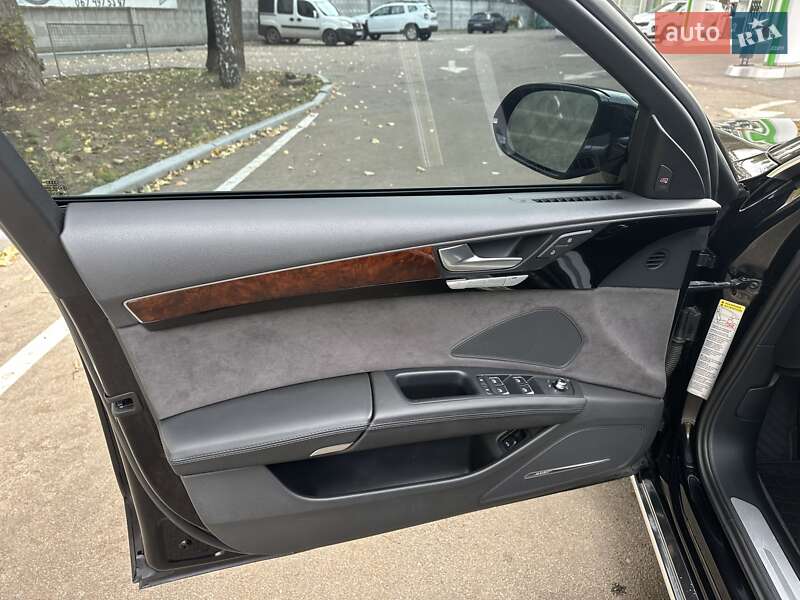 Седан Audi A8 2013 в Киеве