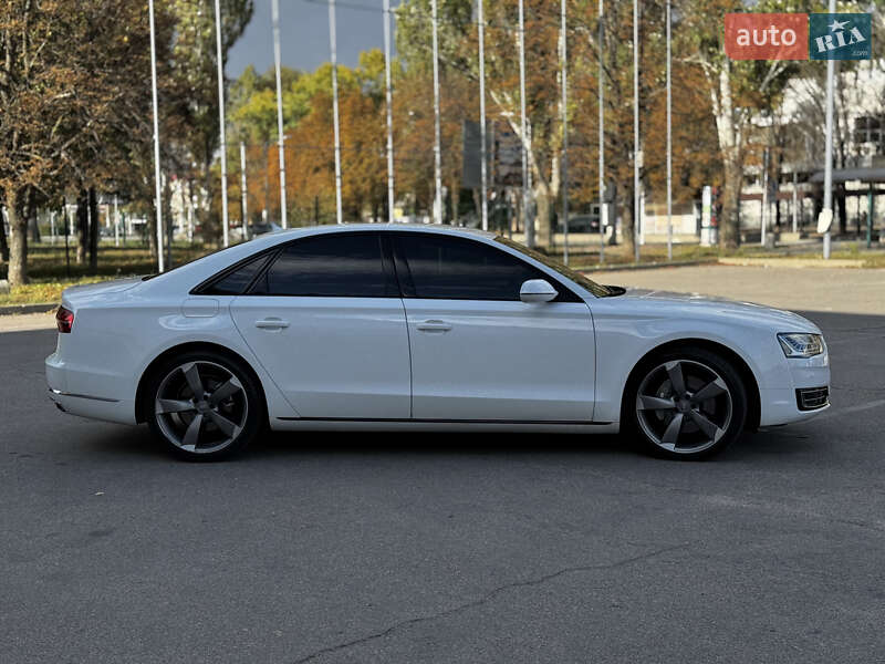 Седан Audi A8 2014 в Запорожье
