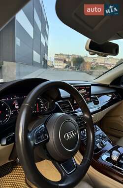 Седан Audi A8 2011 в 