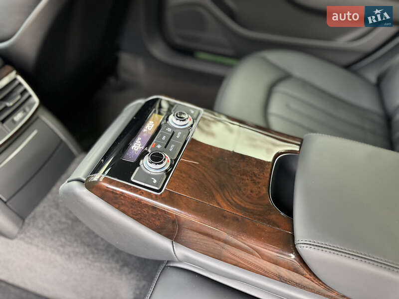 Седан Audi A8 2017 в Харькове