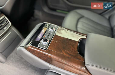 Седан Audi A8 2017 в 