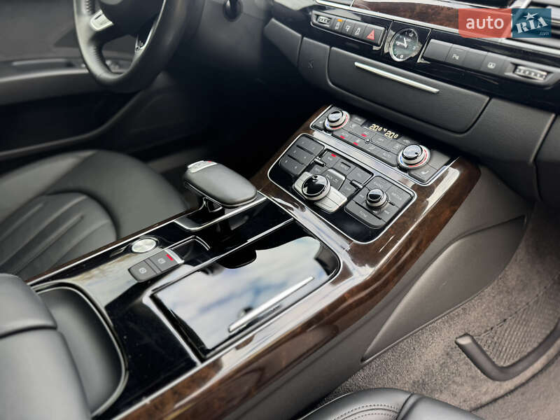 Седан Audi A8 2017 в Харькове