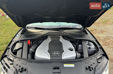 Седан Audi A8 2017 в 