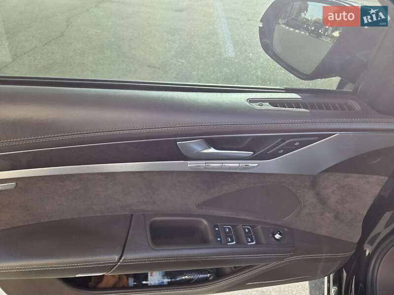 Седан Audi A8 2013 в Одессе