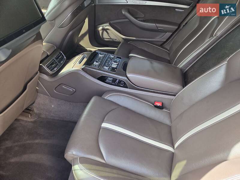 Седан Audi A8 2013 в Одессе