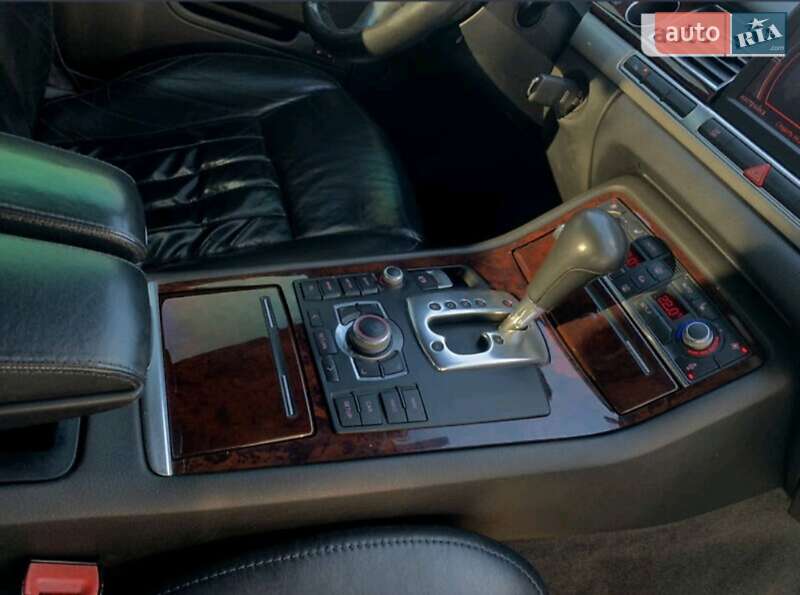 Седан Audi A8 2007 в П'ятихатках