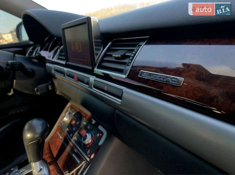 Седан Audi A8 2007 в П'ятихатках
