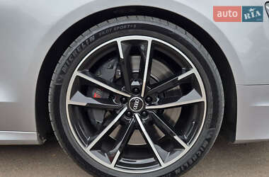 Седан Audi A8 2017 в 