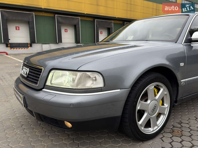 Седан Audi A8 1994 в Одессе