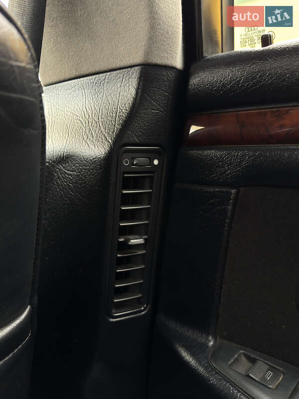 Седан Audi A8 1994 в Одессе