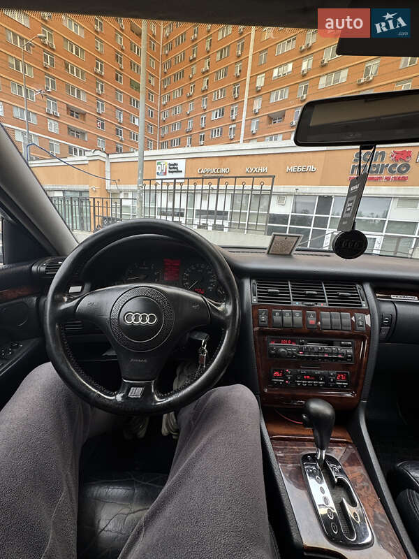 Седан Audi A8 1994 в Одессе