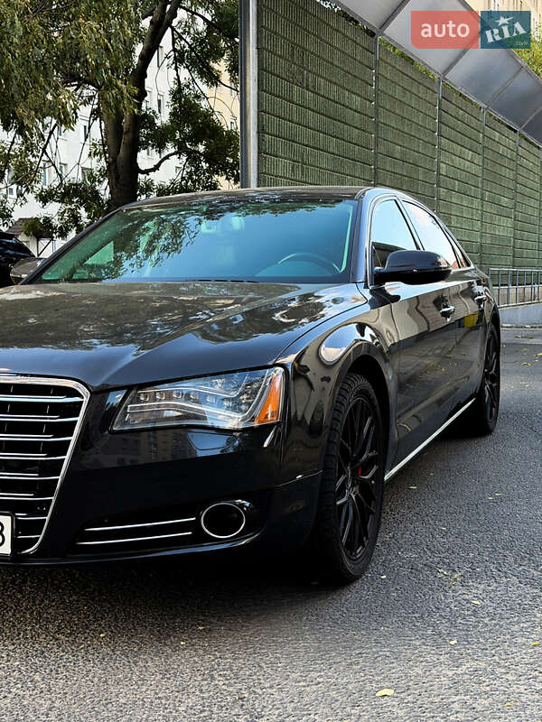 Седан Audi A8 2014 в Мукачево
