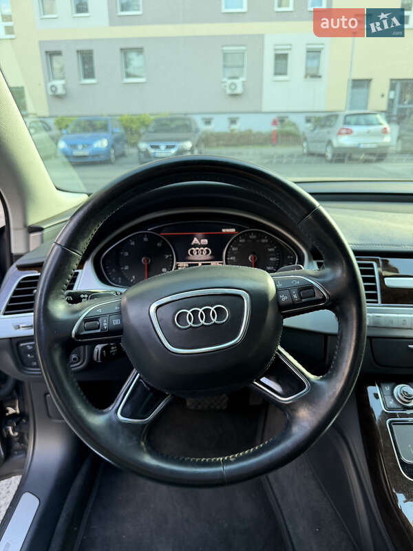Седан Audi A8 2014 в Мукачево
