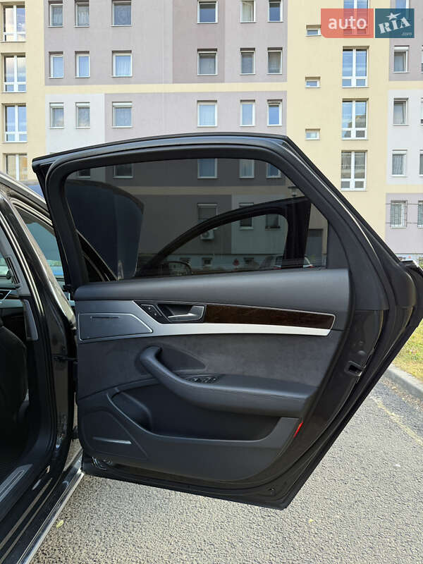 Седан Audi A8 2014 в Мукачево