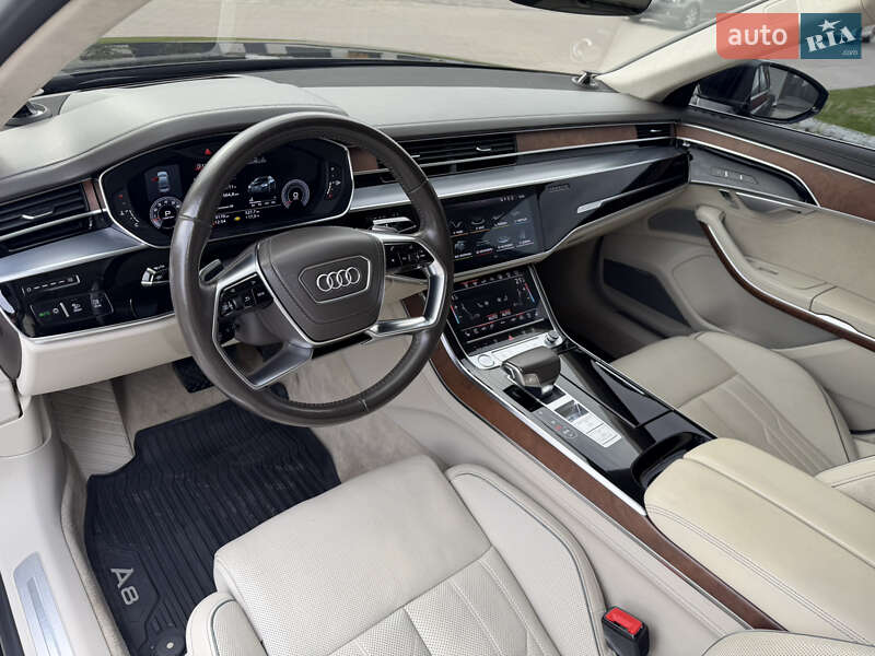 Седан Audi A8 2018 в Ровно