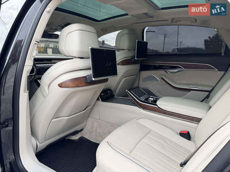 Седан Audi A8 2018 в Ровно