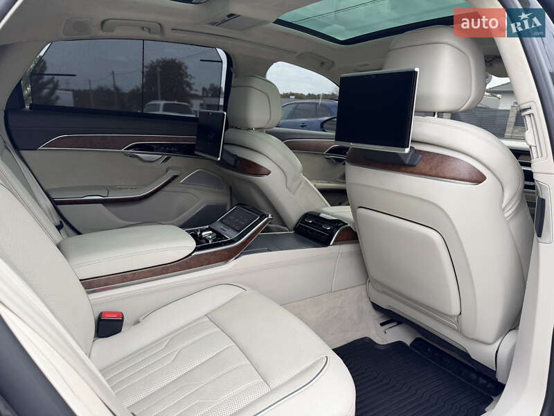 Седан Audi A8 2018 в Ровно