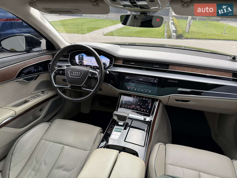 Седан Audi A8 2018 в Ровно