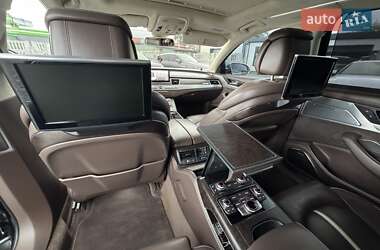 Седан Audi A8 2012 в 