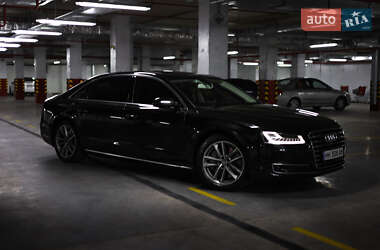 Седан Audi A8 2013 в Ізмаїлі
