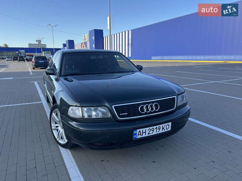 Седан Audi A8 1995 в Києві