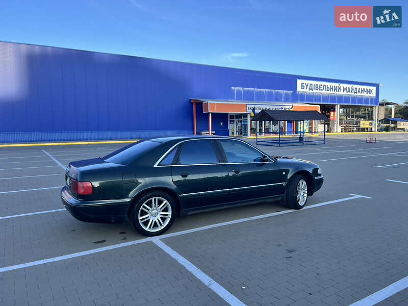 Седан Audi A8 1995 в Києві