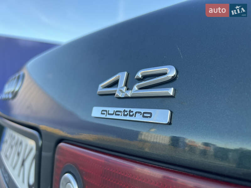 Седан Audi A8 1995 в Києві