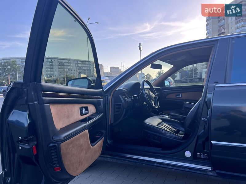 Седан Audi A8 1995 в Києві