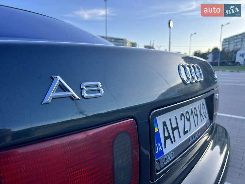 Седан Audi A8 1995 в Києві