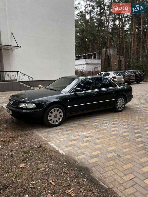 Седан Audi A8 1995 в Києві