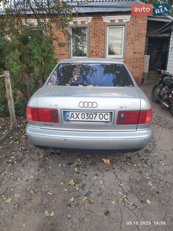 Седан Audi A8 1997 в Коростишеві