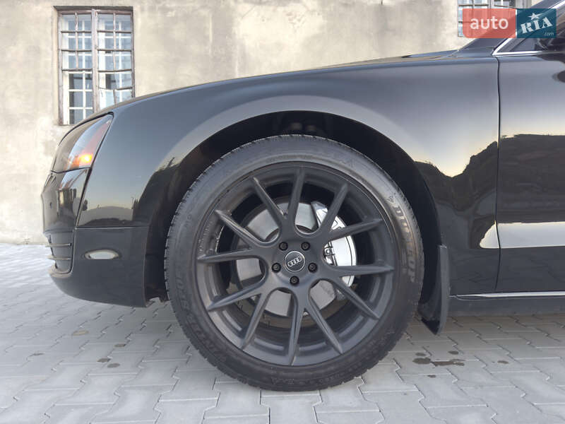 Седан Audi A8 2012 в Черновцах