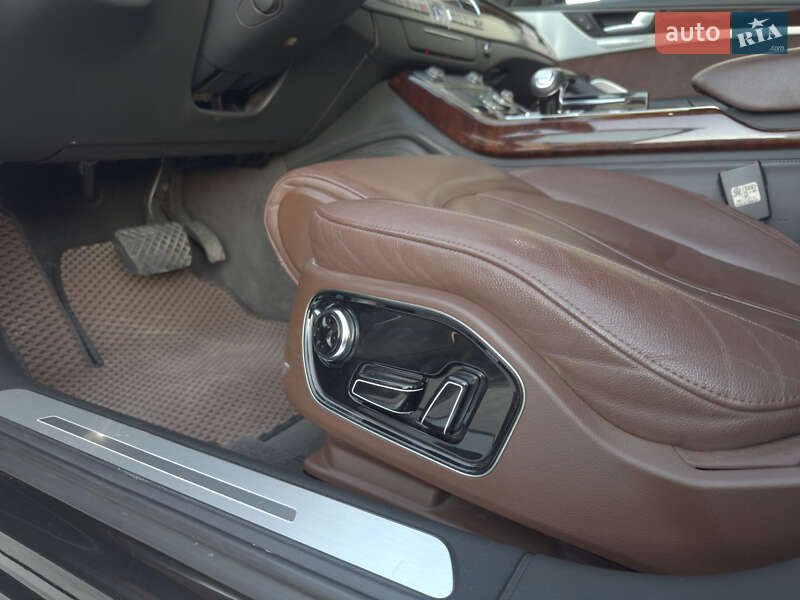 Седан Audi A8 2012 в Черновцах