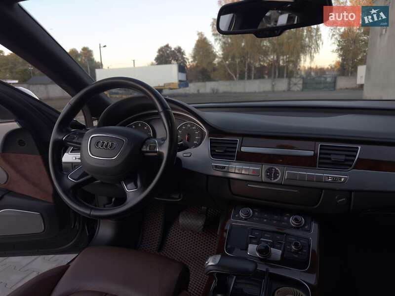 Седан Audi A8 2012 в Черновцах