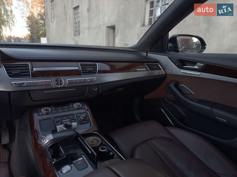 Седан Audi A8 2012 в Черновцах