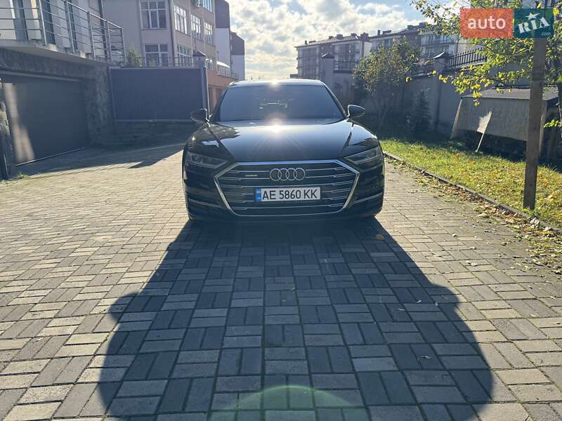 Седан Audi A8 2021 в Львове