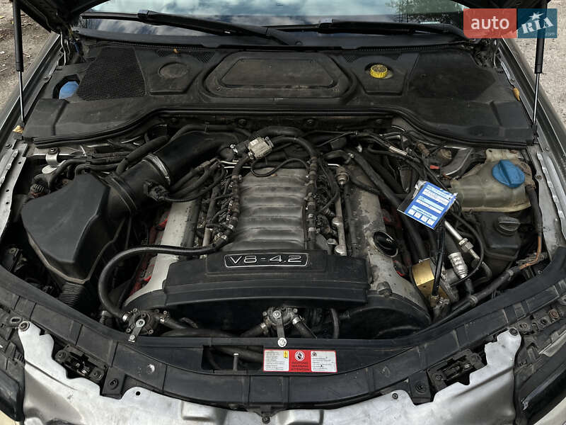 Седан Audi A8 2004 в Кривому Розі