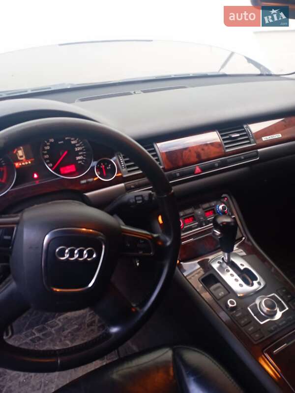 Седан Audi A8 2005 в Львове