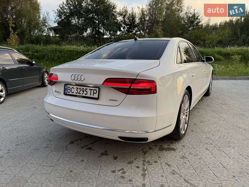 Седан Audi A8 2015 в Львове